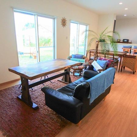 2019新築 ! Guest House Holoholo Beach Side Ishigaki  Екстер'єр фото