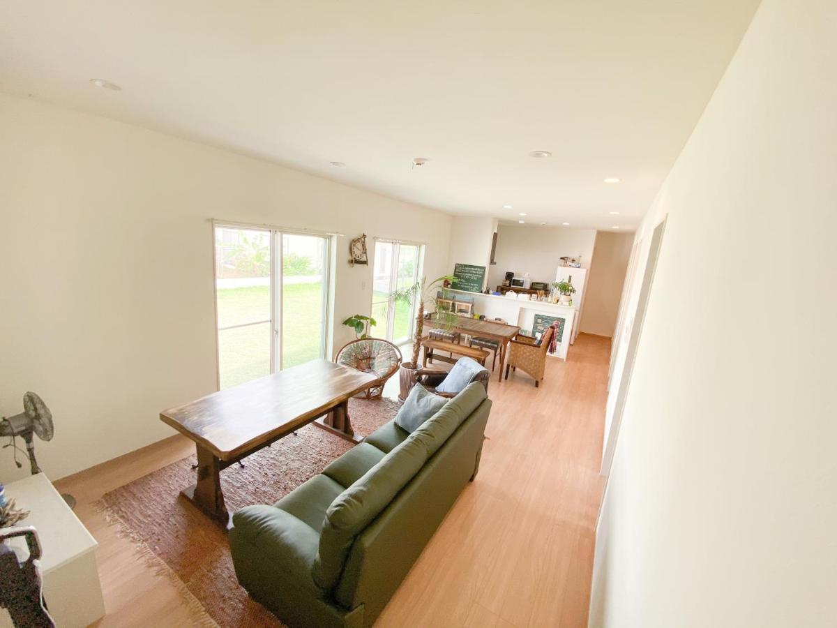 2019新築 ! Guest House Holoholo Beach Side Ishigaki  Екстер'єр фото